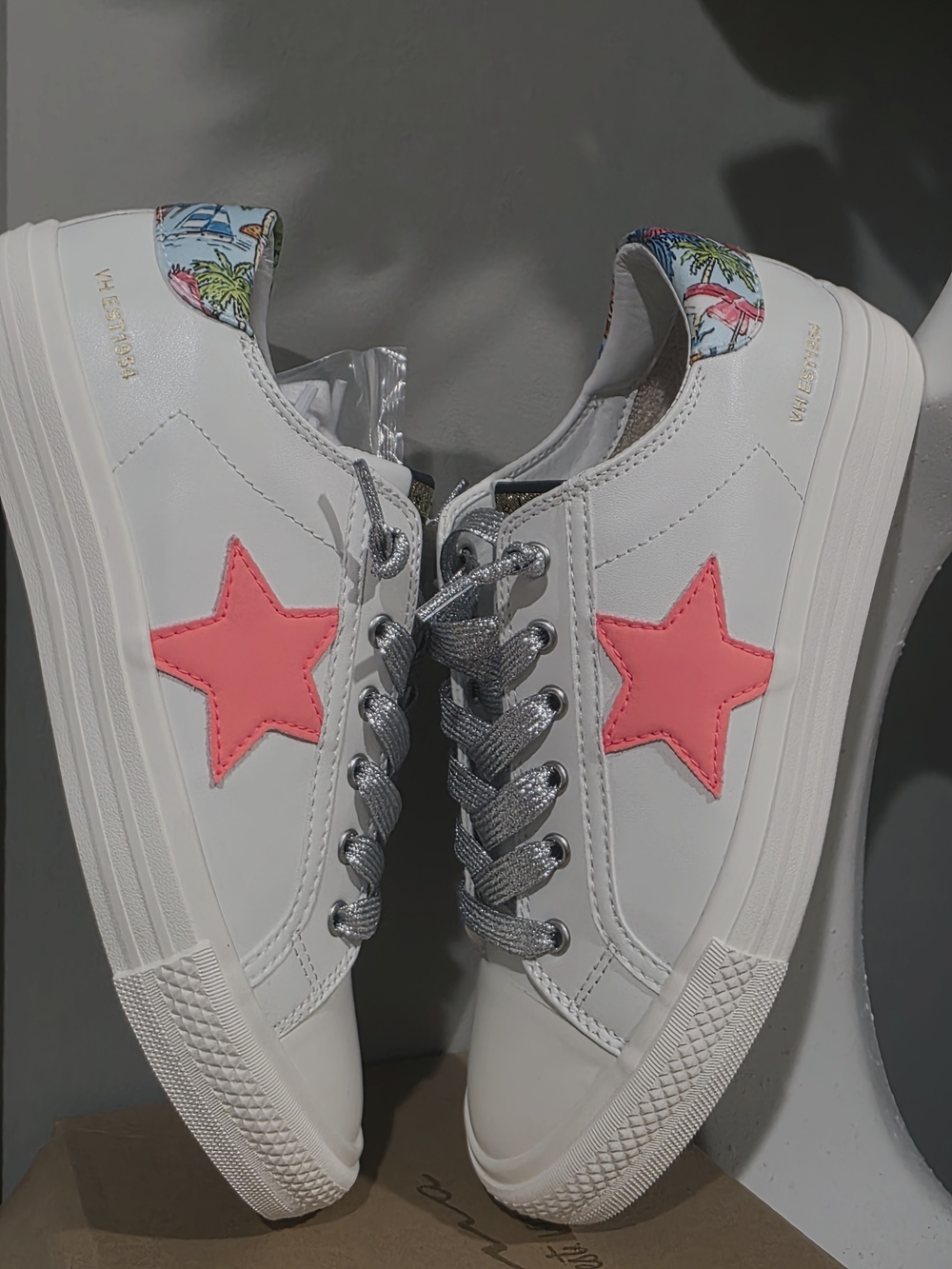 Vintage Havana White Sneakers with Coral Pink Star